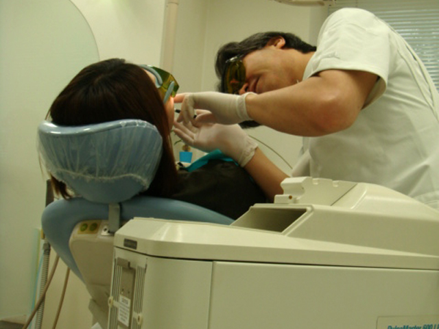 レーザー レーザー